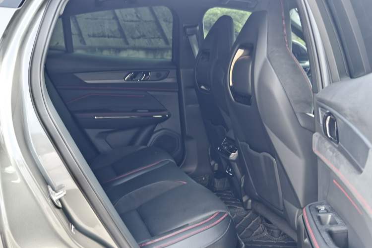 Used Lynk & Co 05 2020 2.0TD Four-Wheel Drive HypeHalo Interior 2