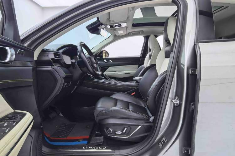 Used Lynk & Co 05 2020 2.0TD Two-Wheel Drive Shine Halo Interior 2