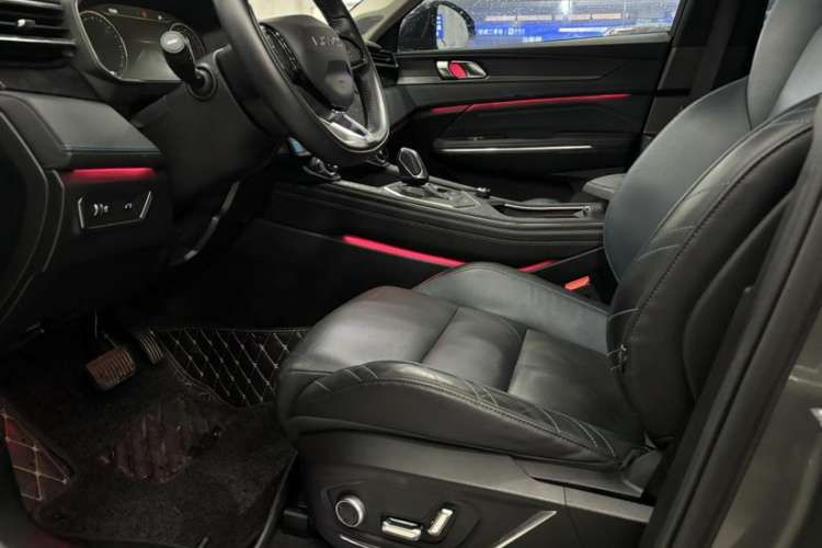 Used Lynk & Co 05 2020 2.0TD Two-Wheel Drive Shine Halo Interior 2