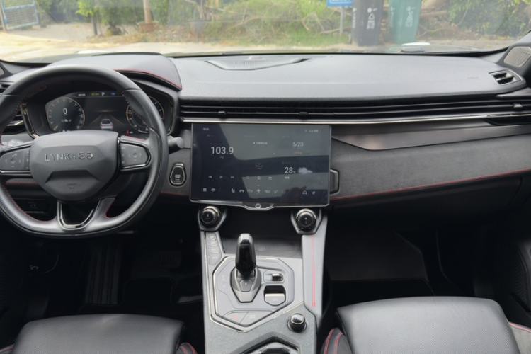 Used Lynk & Co 05 2020 2.0TD Four-Wheel Drive HypeHalo Interior 3