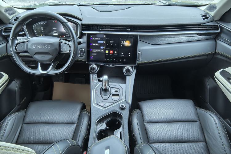 Used Lynk & Co 05 2020 2.0TD Two-Wheel Drive Shine Halo Interior 3