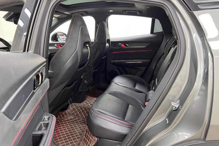 Used Lynk & Co 05 2020 2.0TD Four-Wheel Drive HypeHalo Interior 3
