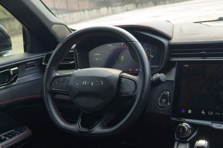 Used Lynk & Co 05 2020 2.0TD Four-Wheel Drive HypeHalo Interior 4