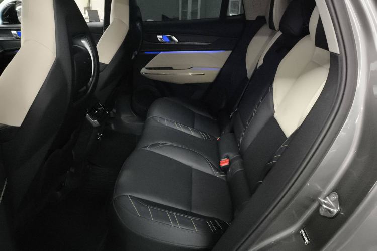 Used Lynk & Co 05 2020 2.0TD Two-Wheel Drive Shine Halo Interior 4