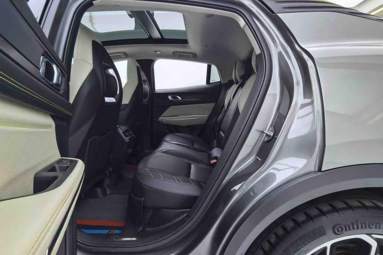 Used Lynk & Co 05 2020 2.0TD Two-Wheel Drive Shine Halo Interior 4