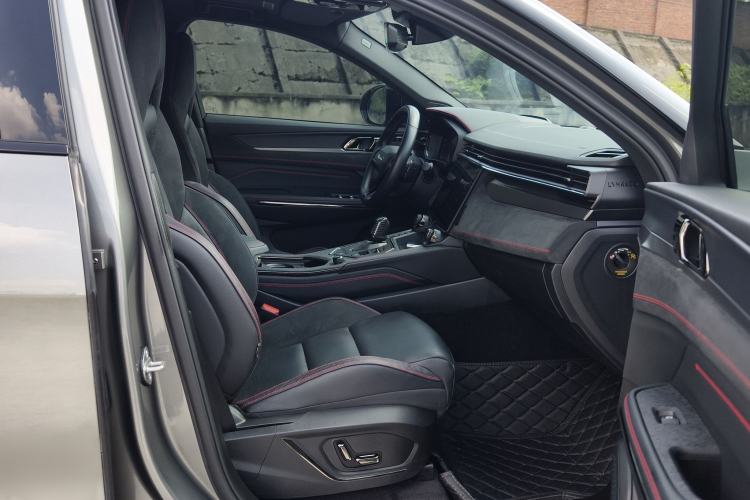 Used Lynk & Co 05 2020 2.0TD Four-Wheel Drive HypeHalo Interior 5