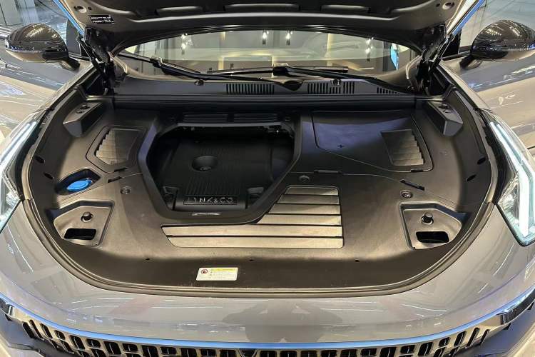 Used Lynk & Co 05 2020 2.0TD Two-Wheel Drive Shine Halo Interior 5