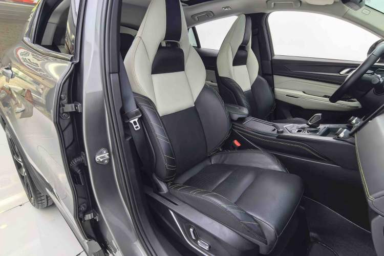 Used Lynk & Co 05 2020 2.0TD Two-Wheel Drive Shine Halo Interior 6