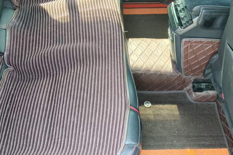 Used Lynk & Co 05 2020 2.0TD Four-Wheel Drive HypeHalo Interior 6