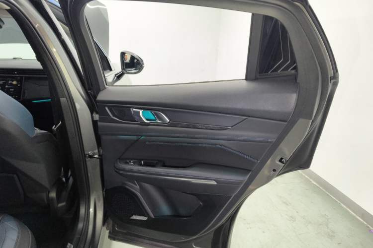 Used Lynk & Co 05 2020 2.0TD Two-Wheel Drive Shine Halo Interior 6