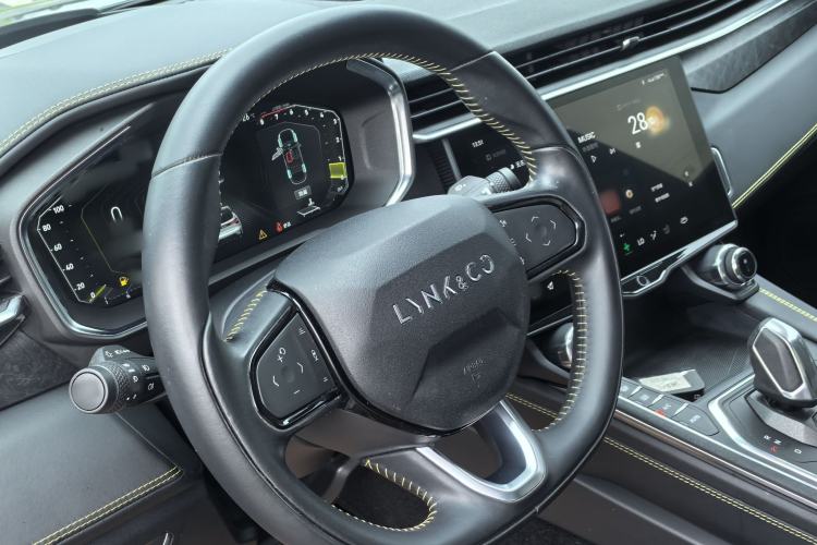 Used Lynk & Co 05 2020 2.0TD Two-Wheel Drive Shine Halo Interior 7