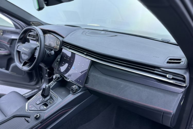 Used Lynk & Co 05 2020 2.0TD Four-Wheel Drive HypeHalo Interior 7