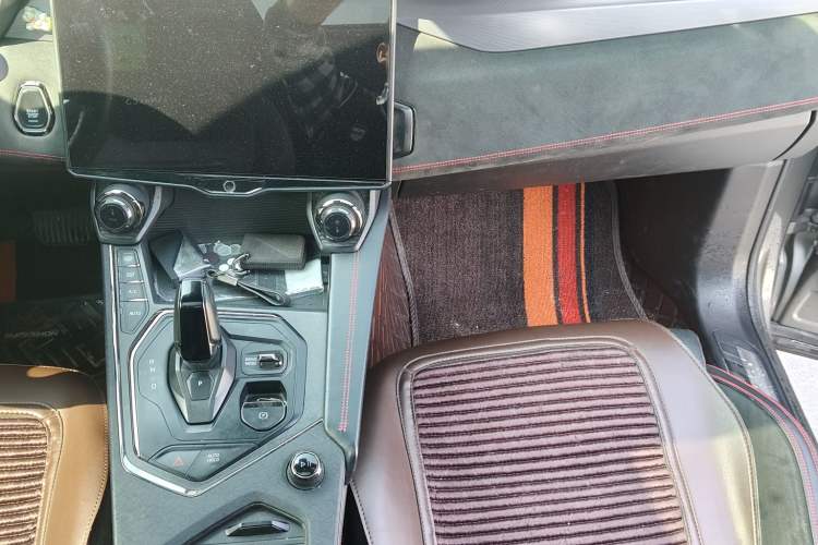 Used Lynk & Co 05 2020 2.0TD Four-Wheel Drive HypeHalo Interior 7