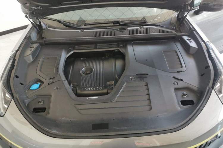 Used Lynk & Co 05 2020 2.0TD Two-Wheel Drive Shine Halo Interior 8
