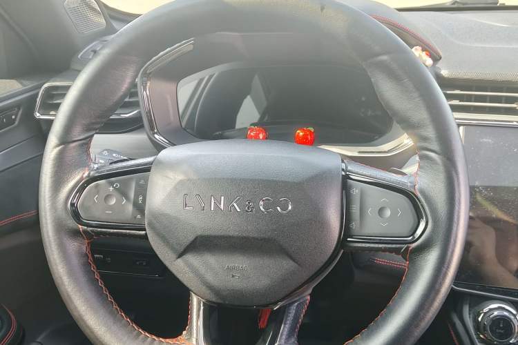 Used Lynk & Co 05 2020 2.0TD Four-Wheel Drive HypeHalo Interior 8