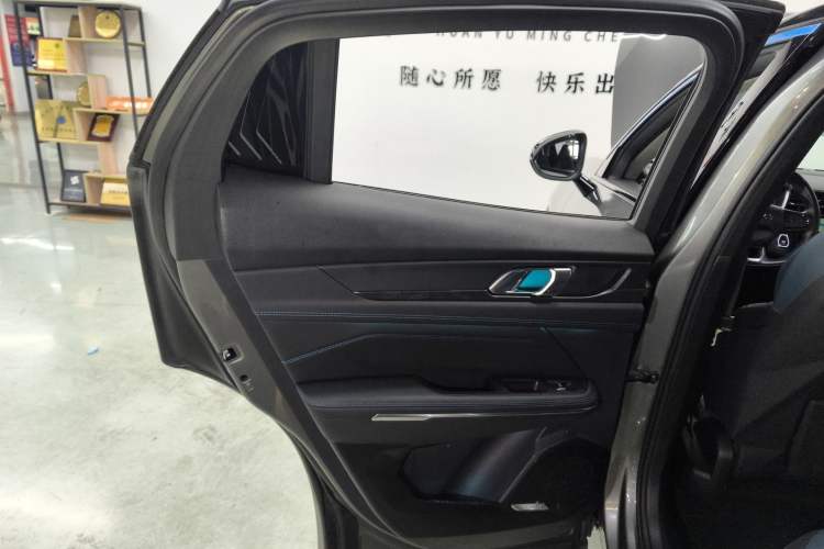 Used Lynk & Co 05 2020 2.0TD Two-Wheel Drive Shine Halo Interior 8
