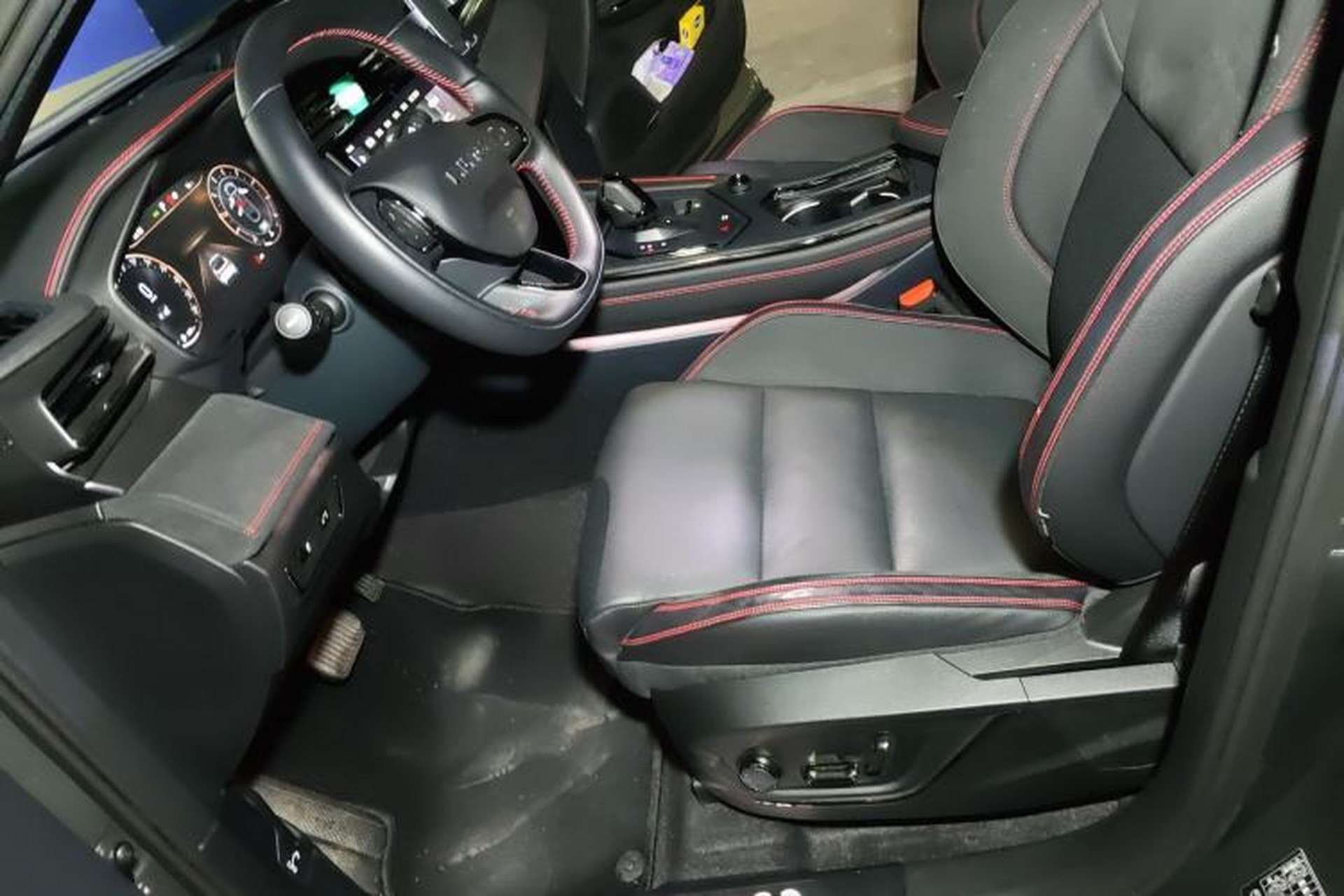 Used Lynk & Co 05 2020 2.0TD Four-Wheel Drive HypeHalo Left Front Seat