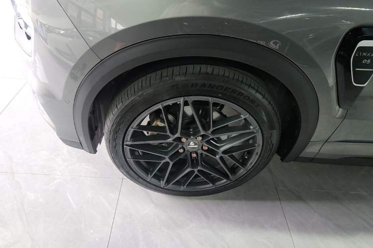 Used Lynk & Co 05 2020 2.0TD Four-Wheel Drive HypeHalo Left Front Wheel Hub