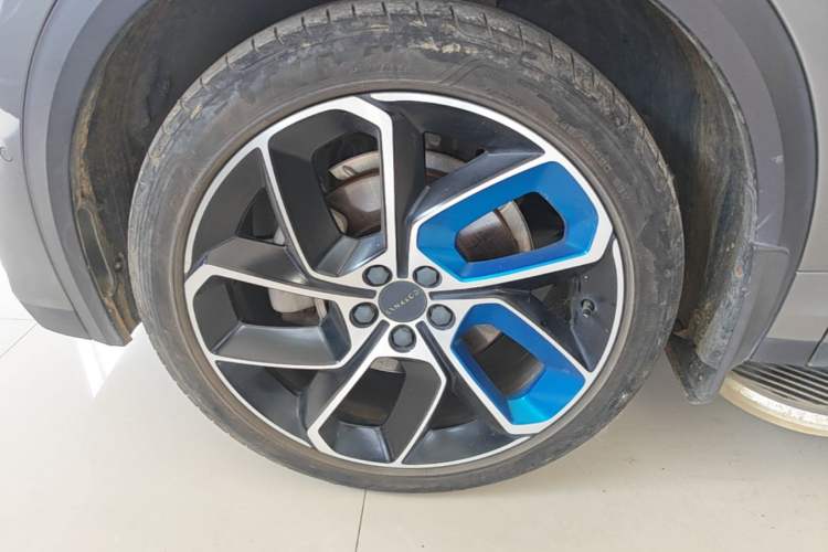 Used Lynk & Co 05 2020 2.0TD Two-Wheel Drive Shine Halo Left Front Wheel Hub