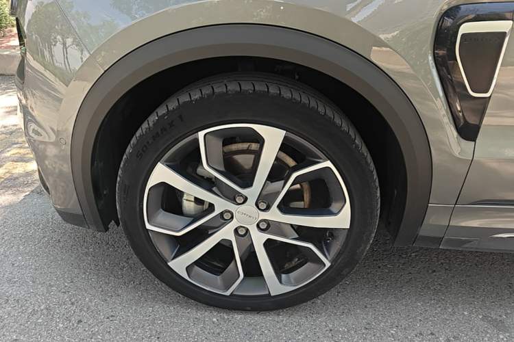 Used Lynk & Co 05 2020 2.0TD Four-Wheel Drive HypeHalo Left Front Wheel Hub