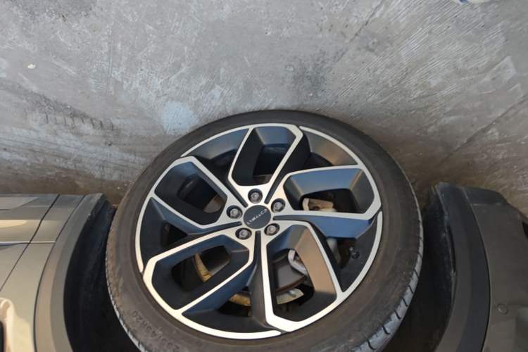 Used Lynk & Co 05 2020 2.0TD Two-Wheel Drive Shine Halo Left Front Wheel Hub