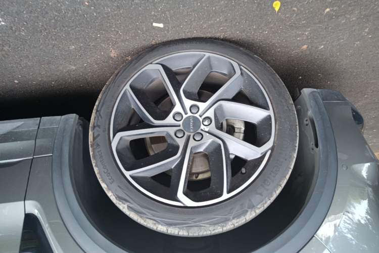 Used Lynk & Co 05 2020 2.0TD Two-Wheel Drive Shine Halo Left Front Wheel Hub