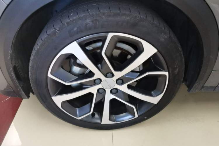 Used Lynk & Co 05 2020 2.0TD Four-Wheel Drive HypeHalo Left Front Wheel Hub
