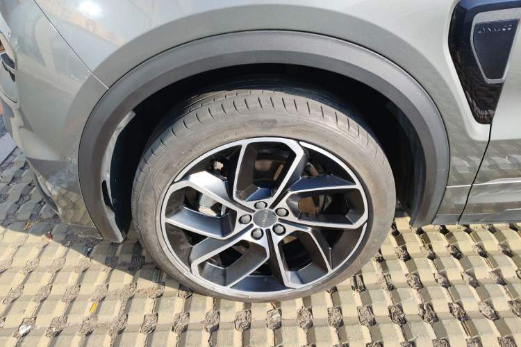 Used Lynk & Co 05 2020 2.0TD Two-Wheel Drive Shine Halo Left Front Wheel Hub