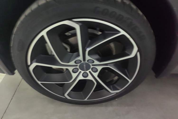Used Lynk & Co 05 2020 2.0TD Two-Wheel Drive Shine Halo Left Front Wheel Hub