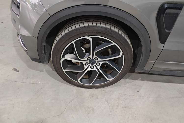 Used Lynk & Co 05 2020 2.0TD Two-Wheel Drive Shine Halo Left Front Wheel Hub