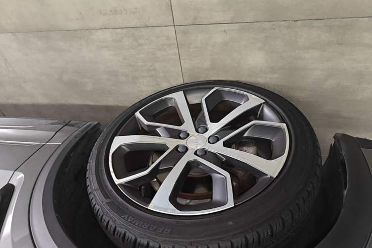 Used Lynk & Co 05 2020 2.0TD Four-Wheel Drive HypeHalo Left Front Wheel Hub