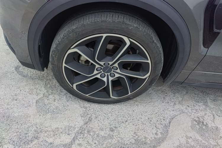 Used Lynk & Co 05 2020 2.0TD Two-Wheel Drive Shine Halo Left Front Wheel Hub