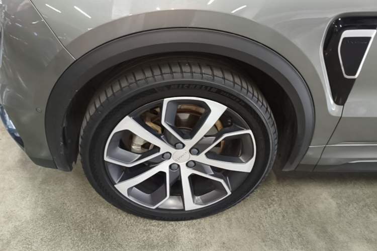 Used Lynk & Co 05 2020 2.0TD Four-Wheel Drive HypeHalo Left Front Wheel Hub