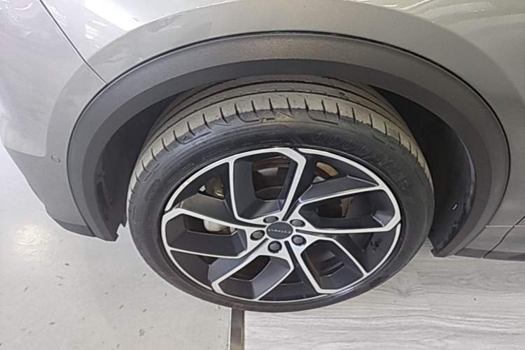 Used Lynk & Co 05 2020 2.0TD Two-Wheel Drive Shine Halo Left Front Wheel Hub