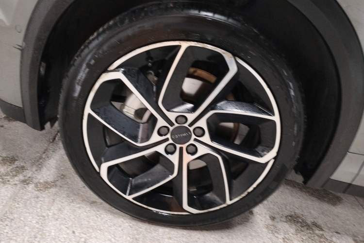 Used Lynk & Co 05 2020 2.0TD Two-Wheel Drive Shine Halo Left Front Wheel Hub