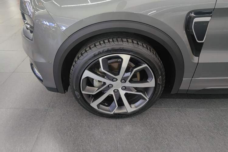 Used Lynk & Co 05 2020 2.0TD Four-Wheel Drive HypeHalo Left Front Wheel Hub