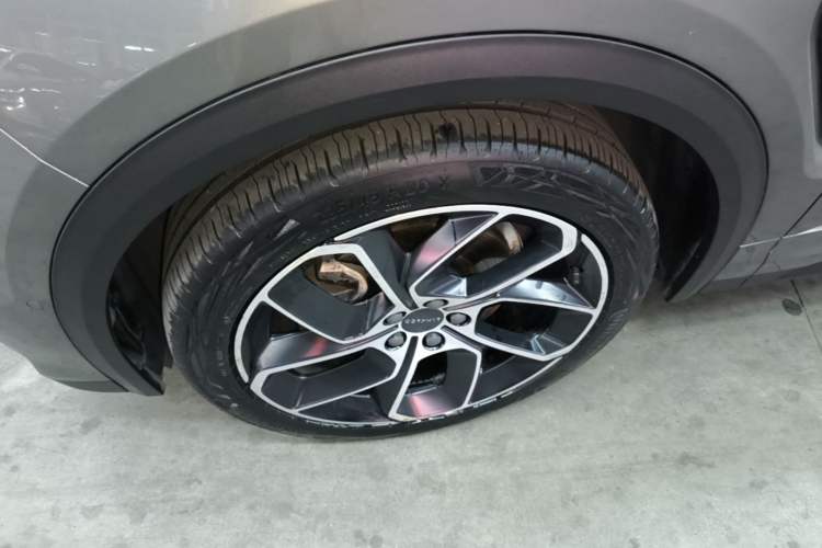 Used Lynk & Co 05 2020 2.0TD Two-Wheel Drive Shine Halo Left Front Wheel Hub