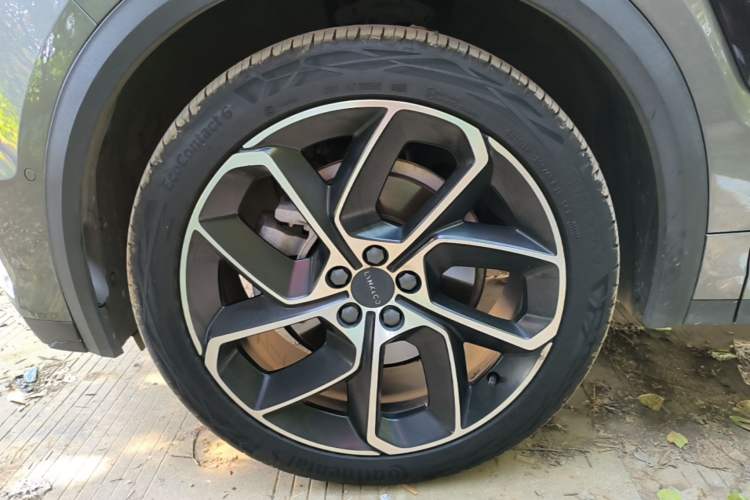 Used Lynk & Co 05 2020 2.0TD Two-Wheel Drive Shine Halo Left Front Wheel Hub