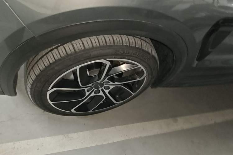 Used Lynk & Co 05 2020 2.0TD Two-Wheel Drive Shine Halo Left Front Wheel Hub