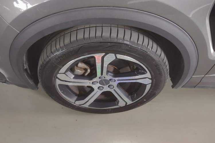 Used Lynk & Co 05 2020 2.0TD Two-Wheel Drive Zhaoyang Plus Left Front Wheel Hub
