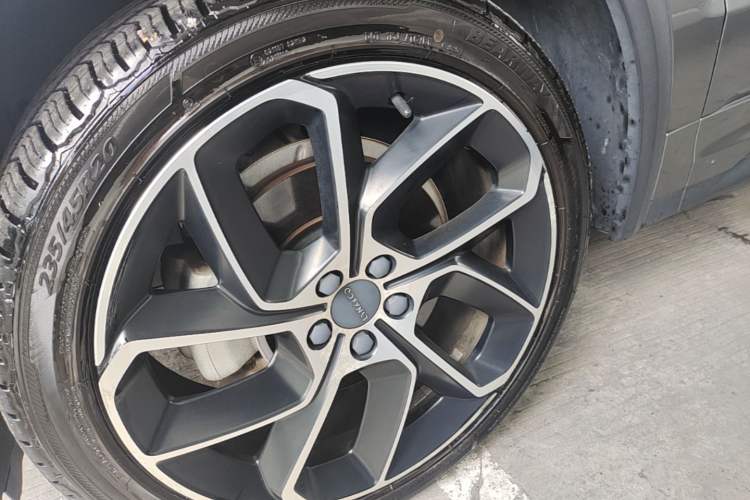 Used Lynk & Co 05 2020 2.0TD Two-Wheel Drive Shine Halo Left Front Wheel Hub
