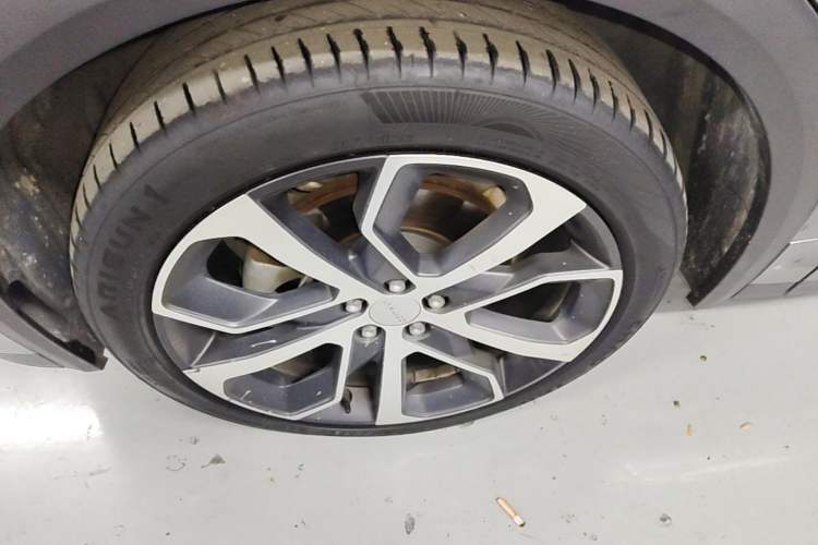 Used Lynk & Co 05 2020 2.0TD Four-Wheel Drive HypeHalo Left Front Wheel Hub