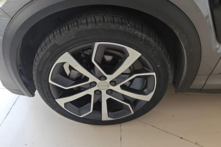 Used Lynk & Co 05 2020 2.0TD Four-Wheel Drive HypeHalo Left Front Wheel Hub