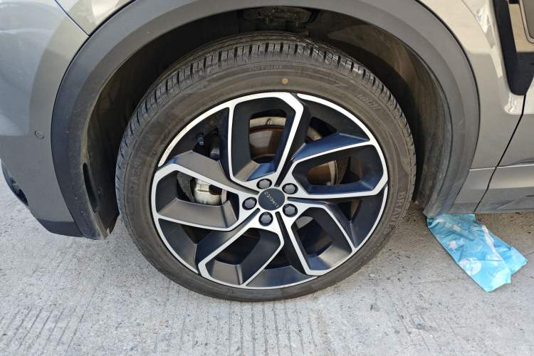 Used Lynk & Co 05 2020 2.0TD Two-Wheel Drive Shine Halo Left Front Wheel Hub