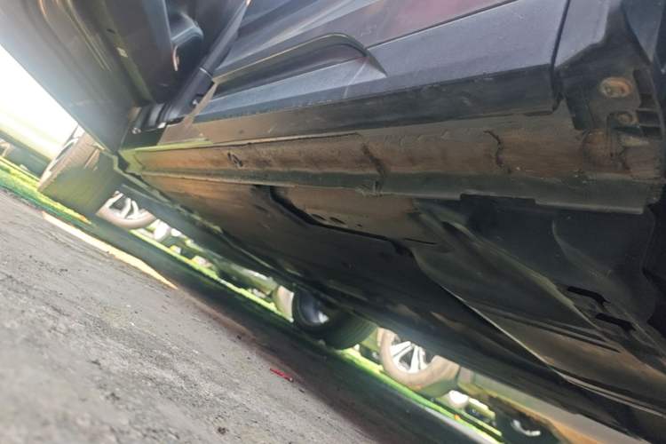Used Lynk & Co 05 2020 2.0TD Two-Wheel Drive Shine Halo Left Side Sill
