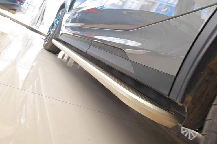 Used Lynk & Co 05 2020 2.0TD Two-Wheel Drive Shine Halo Left Side Sill