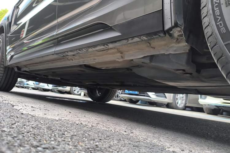 Used Lynk & Co 05 2020 2.0TD Two-Wheel Drive Shine Halo Left Side Sill