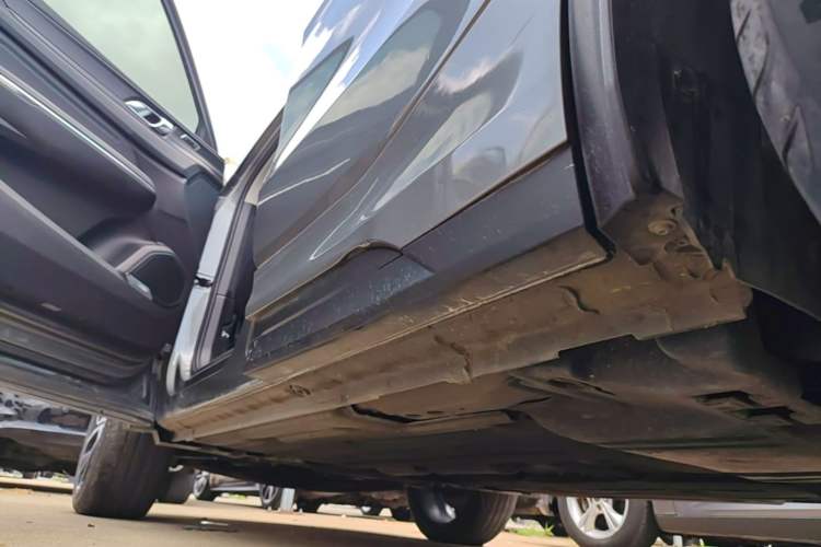 Used Lynk & Co 05 2020 2.0TD Two-Wheel Drive Shine Halo Left Side Sill