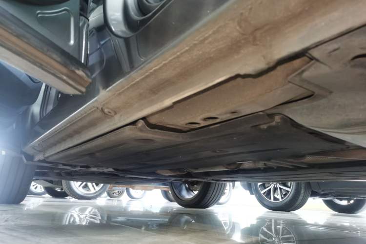 Used Lynk & Co 05 2020 2.0TD Two-Wheel Drive Shine Halo Left Side Sill