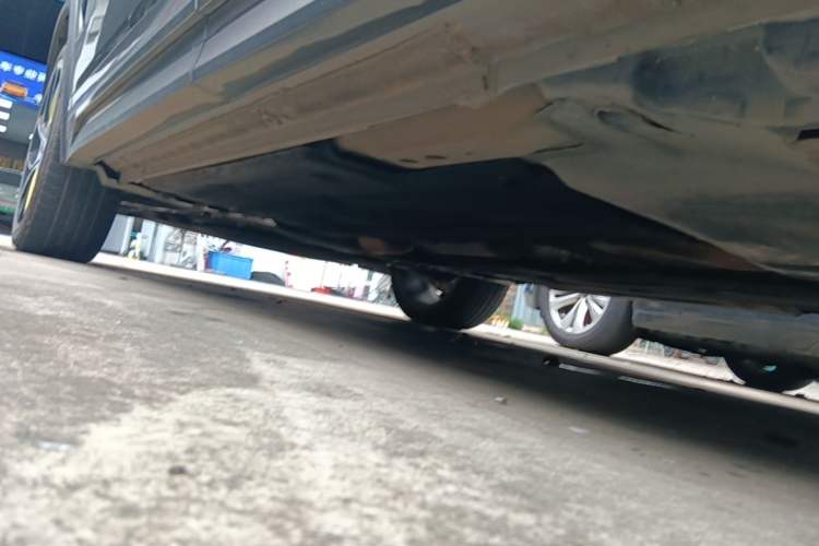 Used Lynk & Co 05 2020 2.0TD Two-Wheel Drive Shine Halo Left Side Sill